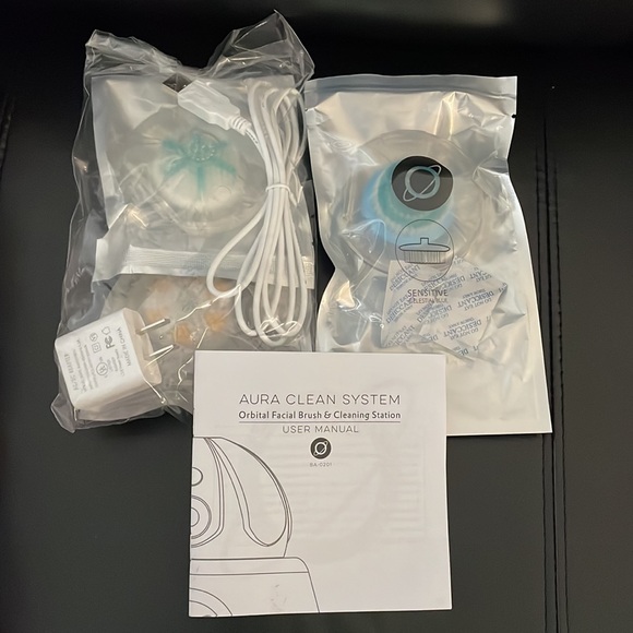 TAO Clean Ross Gold Orbital Face Brush & Cleaning Station - Picture 8 of 8